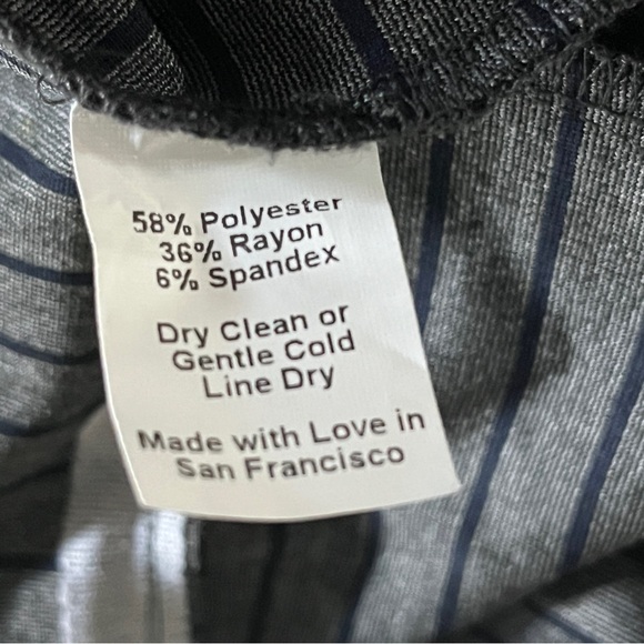 Sunhee Moon Gray Top with White Petite Stripes and Pockets - Size 2 - Picture 12 of 12